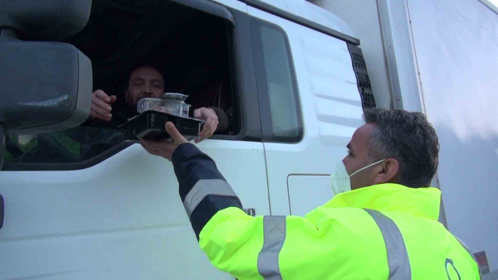 TIR ŞOFÖRLERİ İFTAR SAATİNİ ORDU’YA GÖRE AYARLIYOR